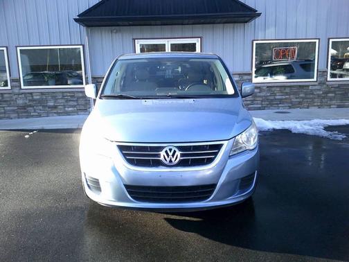 2009 Volkswagen Routan SE