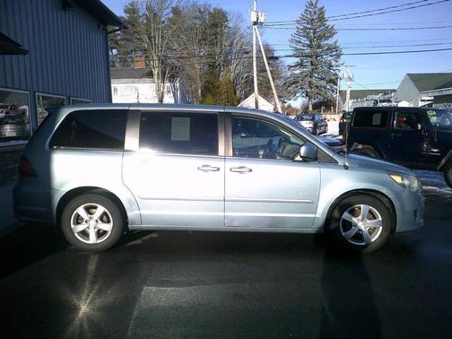 2009 Volkswagen Routan SE