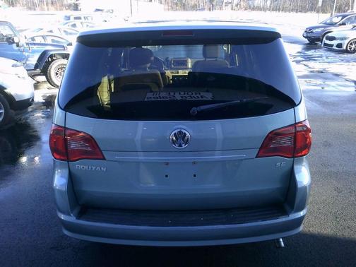 2009 Volkswagen Routan SE
