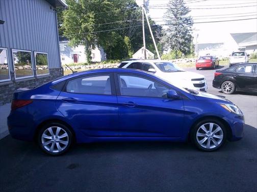 2012 Hyundai Accent SE