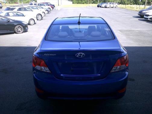 2012 Hyundai Accent SE