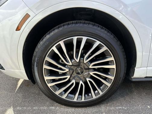Pristine White Metallic Tri-Coat 2022 Lincoln Corsair Standard
