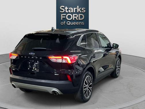 Agate Black Metallic 2022 Ford Escape SE