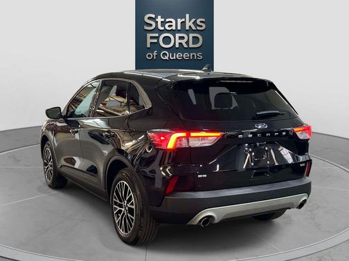 Agate Black Metallic 2022 Ford Escape SE