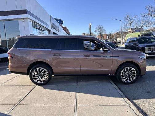 Sunrise Copper Metallic Pearlcoat 2025 Lincoln Navigator Black Label