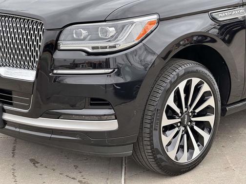 Infinite Black Metallic Clearcoat 2023 Lincoln Navigator Reserve