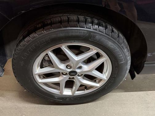 Agate Black Metallic 2023 Ford Edge SEL
