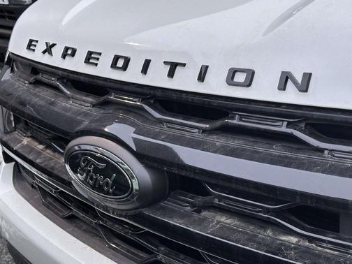 Star White Metallic Tri-Coat 2024 Ford Expedition Limited