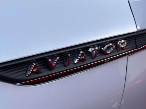 Pristine White Metallic Tri-Coat 2022 Lincoln Aviator Standard AWD