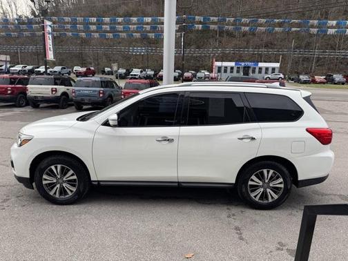 2019 Nissan Pathfinder SV