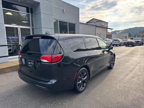 2018 Chrysler Pacifica Touring Plus