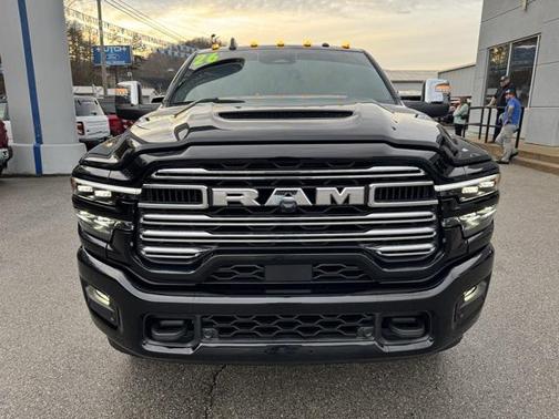 2026 RAM 3500 Laramie Crew Cab 4x4 8' Box