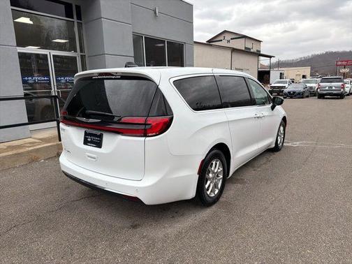 2025 Chrysler Pacifica L