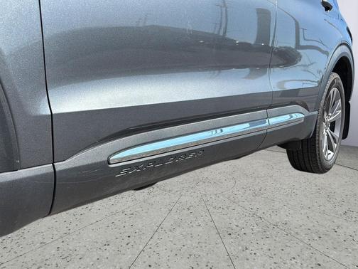 Carbonized Gray Metallic 2025 Ford Explorer Active