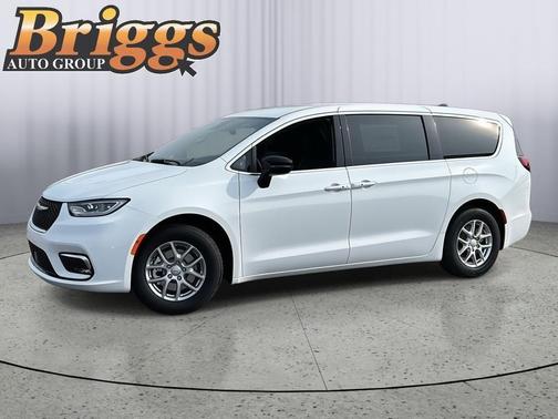 Bright White Clearcoat 2026 Chrysler Pacifica L
