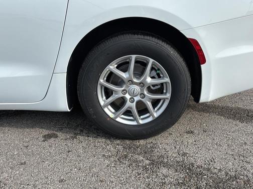 Bright White Clearcoat 2026 Chrysler Pacifica L