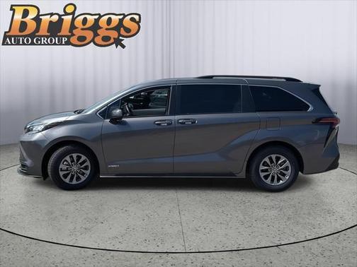 2021 Toyota Sienna LE
