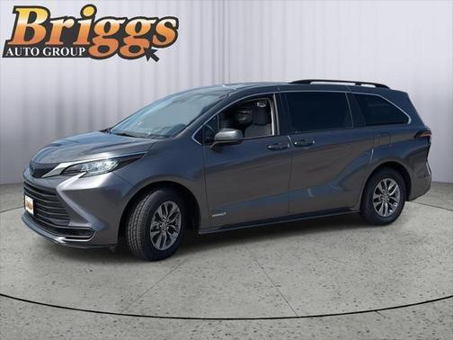 2021 Toyota Sienna LE