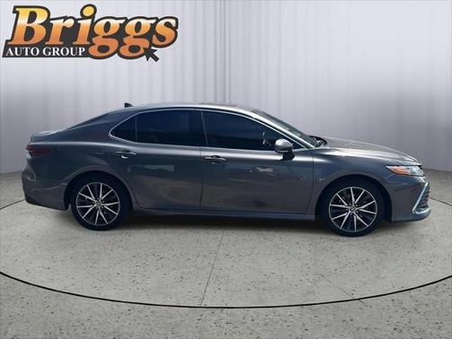 2023 Toyota Camry Hybrid XLE