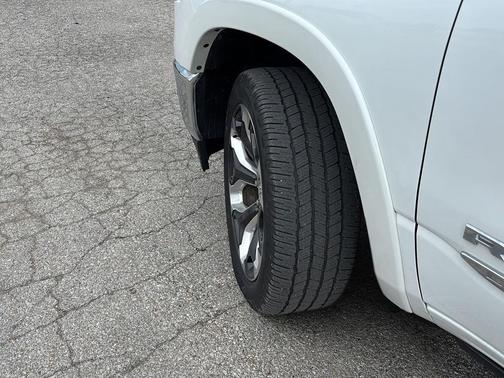 Ivory Tri-Coat Pearl 2019 RAM 1500 Limited