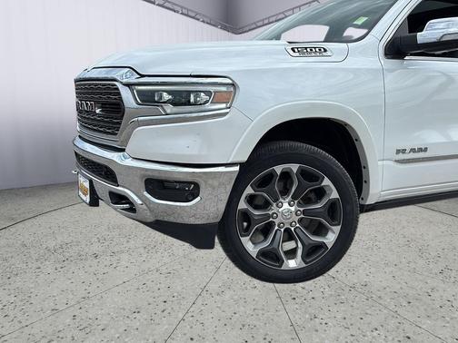 Ivory Tri-Coat Pearl 2019 RAM 1500 Limited
