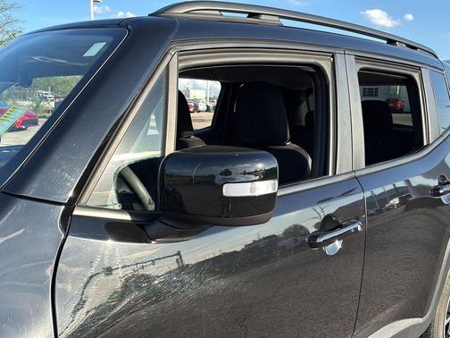 Black Clearcoat 2023 Jeep Renegade Upland