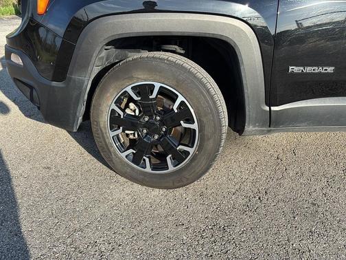 Black Clearcoat 2023 Jeep Renegade Upland