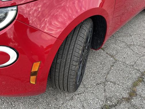 2024 FIAT 500e INSPI(RED) FWD
