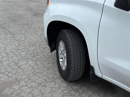 Summit White 2023 Chevrolet Silverado 1500 LT