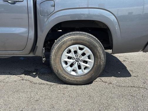 Gun Metallic 2024 Nissan Frontier SV