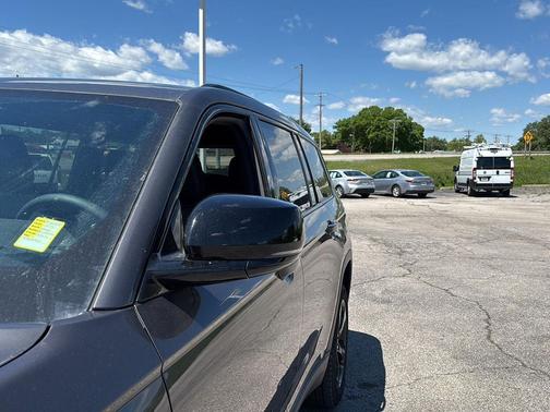 Baltic Gray Metallic Clearcoat 2024 Jeep Grand Cherokee L Altitude