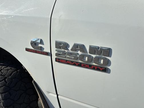 2017 RAM 2500 Tradesman Crew Cab 4x4 8' Box