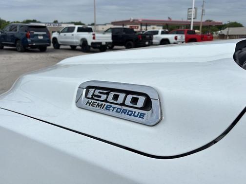 Bright White Clearcoat 2022 RAM 1500 Big Horn/Lone Star