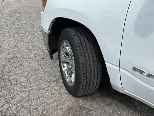 Bright White Clearcoat 2022 RAM 1500 Big Horn/Lone Star