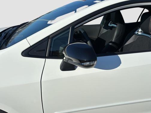 Ice Cap 2026 Toyota Corolla SE