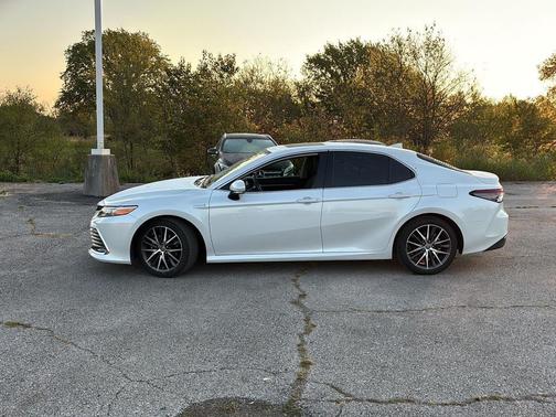 2021 Toyota Camry Hybrid XLE