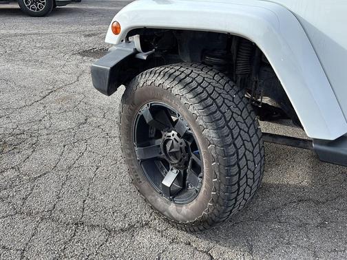 Bright White Clearcoat 2015 Jeep Wrangler Unlimited Sahara