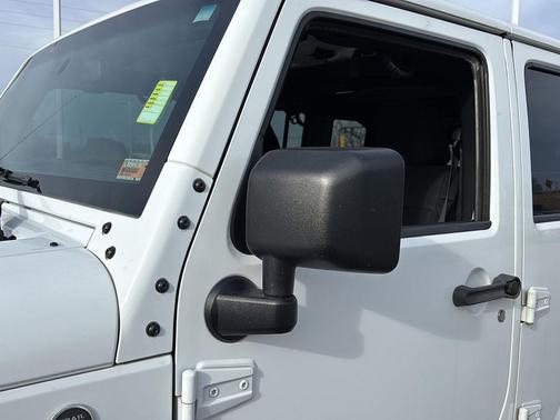 Bright White Clearcoat 2015 Jeep Wrangler Unlimited Sahara