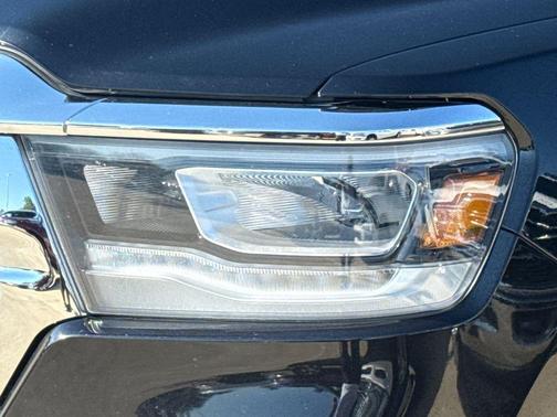 Diamond Black Crystal Pearlcoat 2023 RAM 1500 Laramie