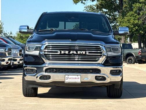 Diamond Black Crystal Pearlcoat 2023 RAM 1500 Laramie