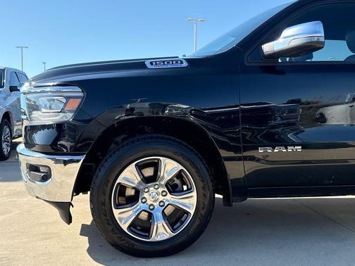 Diamond Black Crystal Pearlcoat 2023 RAM 1500 Laramie