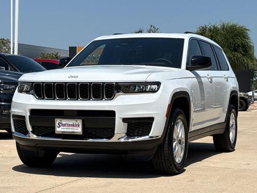Bright White Clearcoat 2026 Jeep Grand Cherokee L Laredo