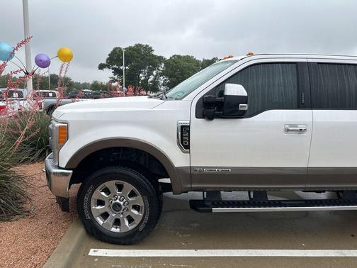 White Platinum Metallic Tri-Coat 2019 Ford F-250 Lariat