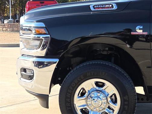 2025 RAM 2500 Tradesman Crew Cab 4x4 6'4' Box