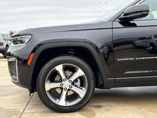 Diamond Black Crystal Pearlcoat 2026 Jeep Grand Cherokee Limited