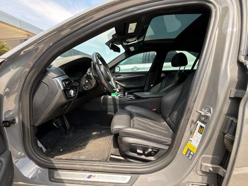 Bernina Grey Amber Effect Metallic 2022 BMW 530e Base