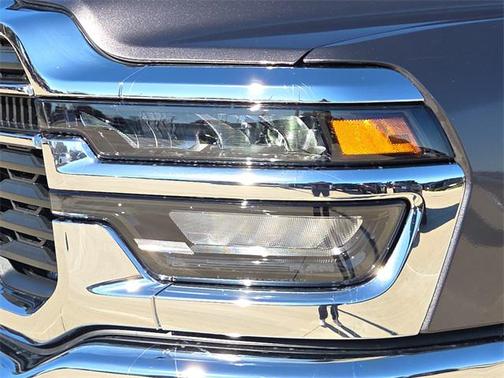 2026 RAM 2500 Tradesman Crew Cab 4x4 6'4' Box