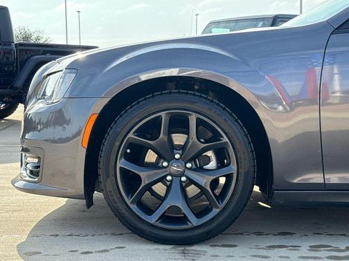 Granite Crystal Metallic Clearcoat 2023 Chrysler 300 Touring