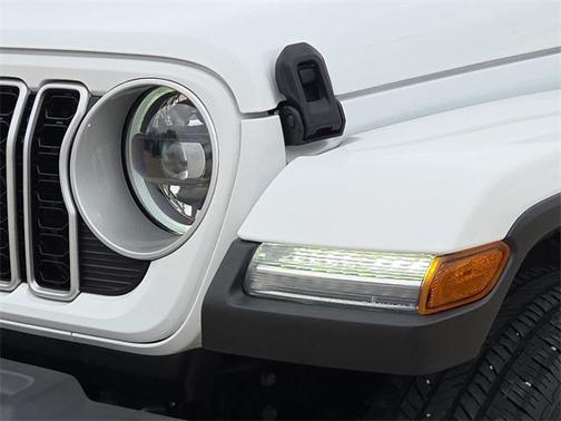 2024 Jeep Wrangler 4-Door Sahara 4x4