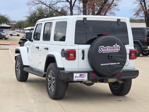 2024 Jeep Wrangler 4-Door Sahara 4x4